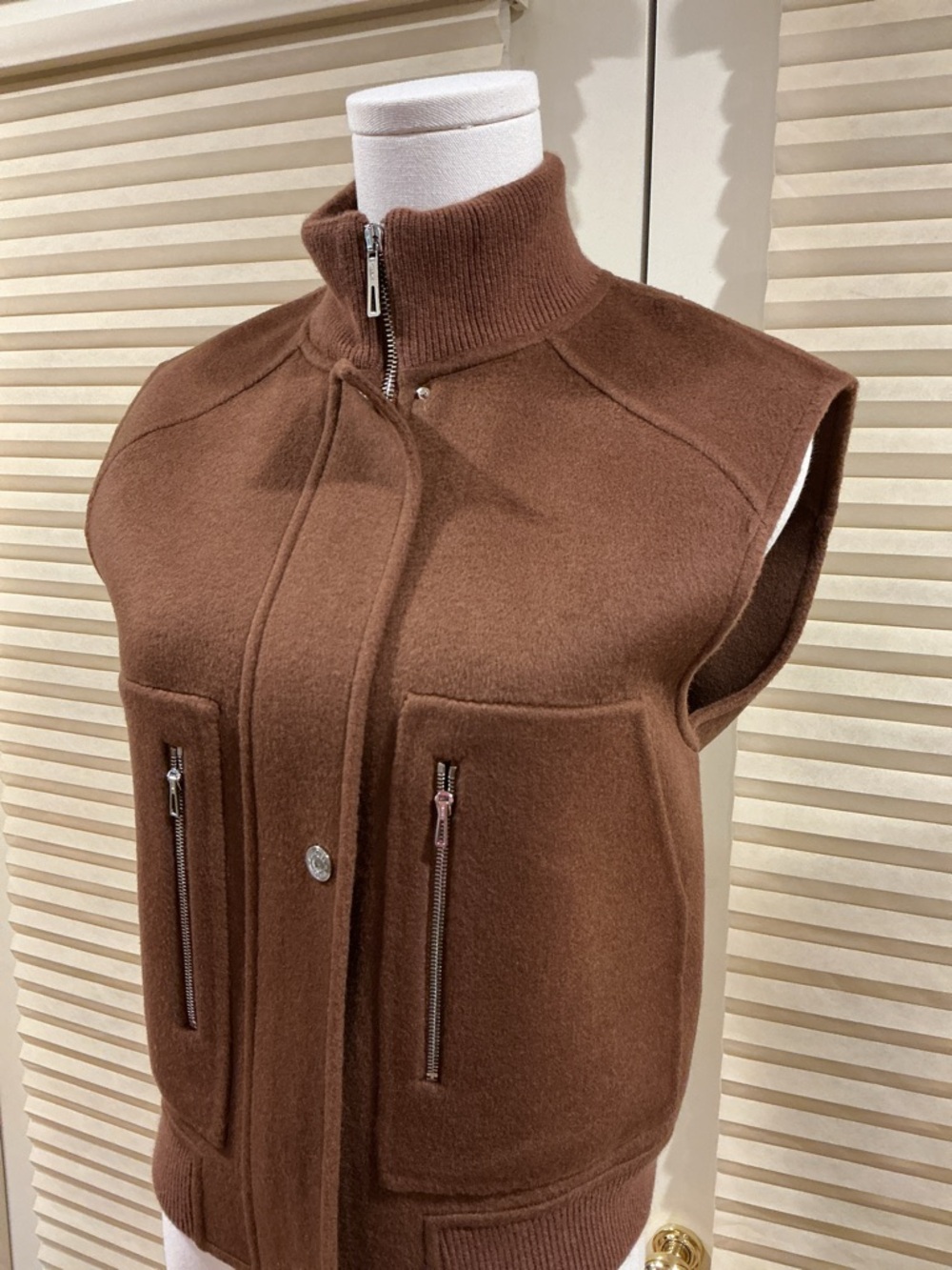 NWOT Hermes Brown Cashmere Sleeveless Zip-Up Funnel Neck Vest, Size 36 = S - Picture 4 of 9